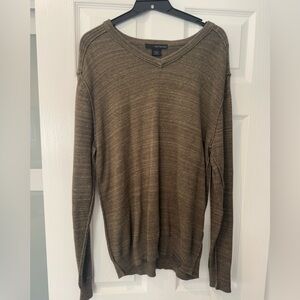 Calvin Klein Men’s V-neck
Calvin Klein Jeans
Fatigue green knit size large